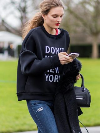 the-latest-street-style-photos-from-london-fashion-week-1669038-1456243412