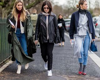 the-latest-street-style-photos-from-london-fashion-week-1669041-1456243413