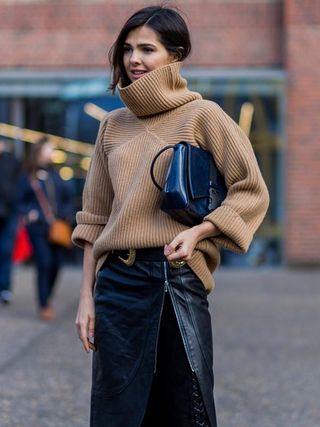 the-latest-street-style-photos-from-london-fashion-week-1723818