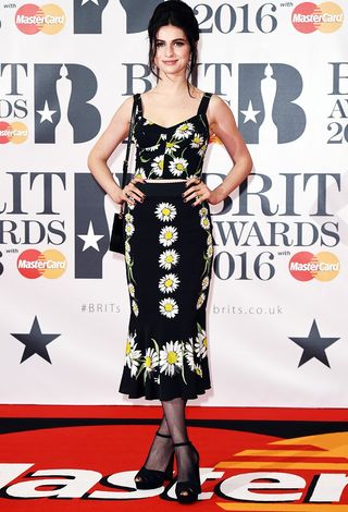 the-brits-red-carpet-in-brief-thighs-nighties-and-tent-dressing-1671392-1456345870