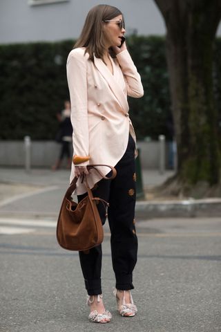 get-swept-up-in-these-captivating-milan-street-style-photos-1677020-1456696803