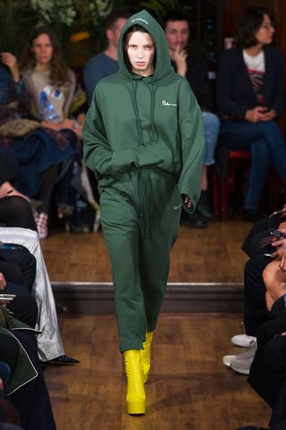 runway-proof-that-the-2000s-are-back-1734419