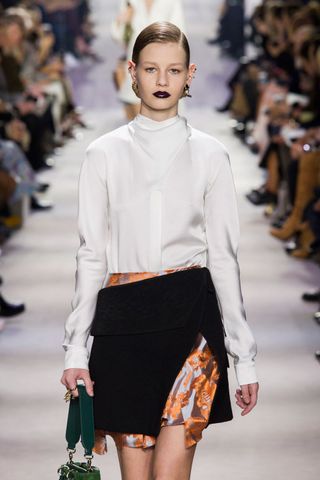 the-looks-weve-bookmarked-from-paris-fashion-week-1685680-1457142635