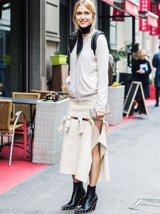 10-cool-outfits-that-come-with-a-leading-style-bloggers-seal-of-approval-1698648-1458154800