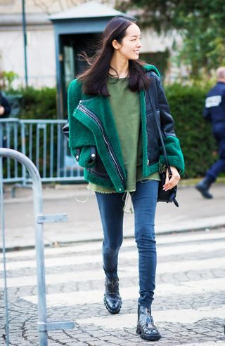 the-fashion-items-worth-stealing-from-your-boyfriend-according-to-angela-scanlon-1703733-1458560931