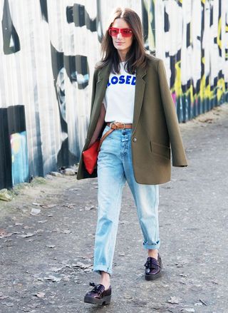 how-to-wear-jeans-and-a-t-shirt-every-single-day-1709664-1458933222