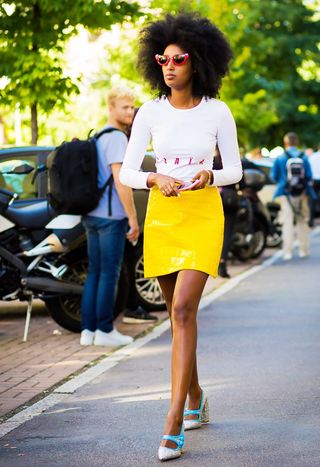 the-best-shoes-to-wear-with-a-miniskirt-1722671-1459975487