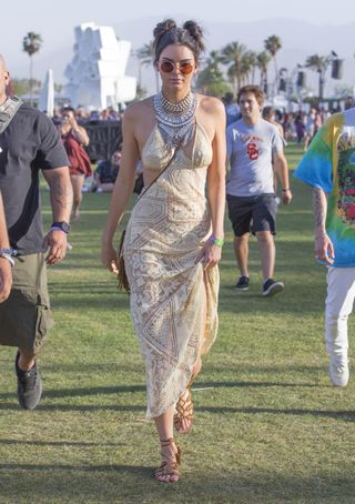 the-coolest-coachella-looks-that-will-make-you-rethink-your-entire-wardrobe-1735737-1460941974