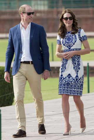 kate-middleton-wore-these-shoes-with-four-outfits-in-the-last-week-1736335-1461004242