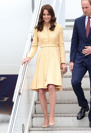 kate-middleton-wore-these-shoes-with-four-outfits-in-the-last-week-1736337-1461004243
