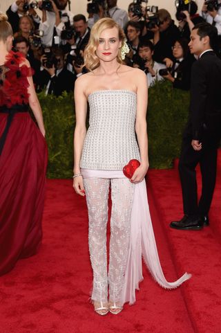 a-look-back-at-our-favourite-met-gala-looks-ever-1746549-1461655390