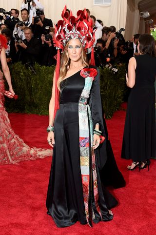 a-look-back-at-our-favourite-met-gala-looks-ever-1746557-1461655874