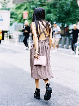 8-ways-to-wear-your-winter-clothes-in-the-summer-1805092