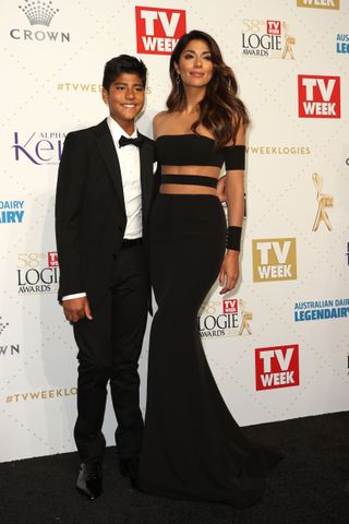 these-logies-dresses-prove-australians-know-how-to-work-a-red-carpet-1762384-1462744016