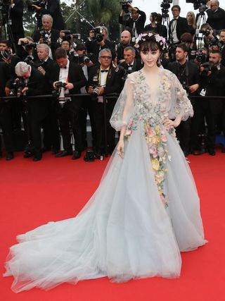 dreamy-the-tk-most-gorgeous-cannes-looks-of-all-time-1758813-1462435094