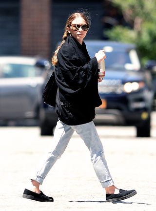 why-high-heels-are-over-according-to-ashley-olsen-1767401-1463082891