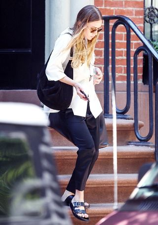 why-high-heels-are-over-according-to-ashley-olsen-1767404-1463082892