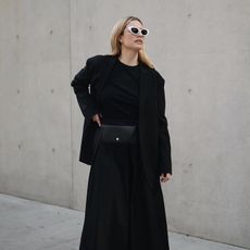 how-to-wear-black-in-summer-192707-1562081297695-square