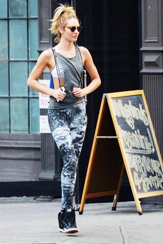 are-leggings-as-trousers-ever-ok-a-celeb-stylist-settles-the-debate-1823939
