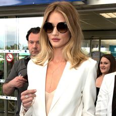 rosie-huntington-whiteleys-all-white-outfit-defines-airport-chic-193122-square