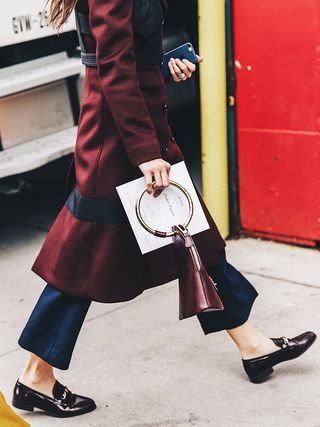 here-is-exactly-how-to-wear-flats-when-youre-under-52-1795274-1465251163