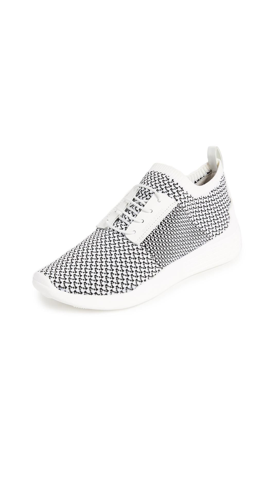 10 Shoes That Make Your Feet Look Smaller Who What Wear