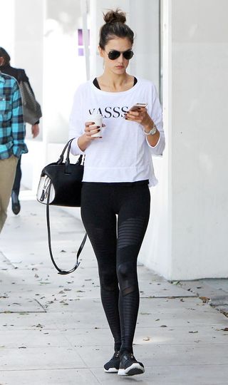 every-celebrity-owns-a-pair-of-leggings-from-this-brand-1864375