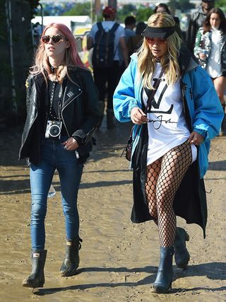 new-flash-all-of-the-coolest-people-at-glasto-2016-dressed-normally-1818147-1467018923