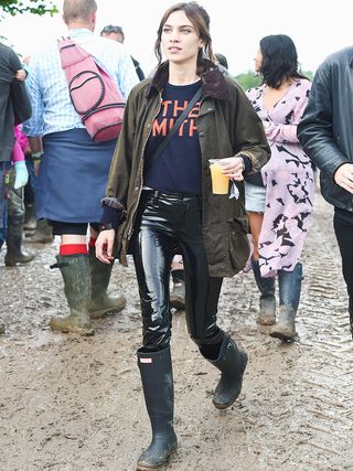 new-flash-all-of-the-coolest-people-at-glasto-2016-dressed-normally-1818148-1467018923