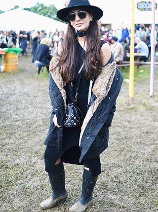 new-flash-all-of-the-coolest-people-at-glasto-2016-dressed-normally-1818152-1467018924