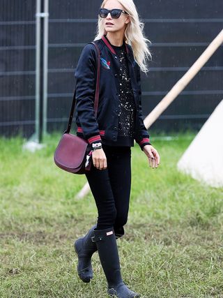 new-flash-all-of-the-coolest-people-at-glasto-2016-dressed-normally-1818156-1467018925