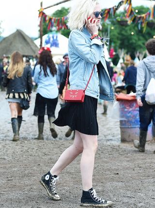 new-flash-all-of-the-coolest-people-at-glasto-2016-dressed-normally-1818160-1467018926