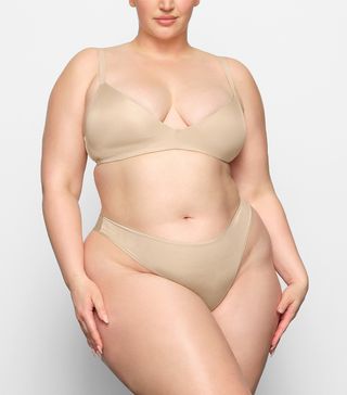 Skims + Wireless Form T-Shirt Demi Bra