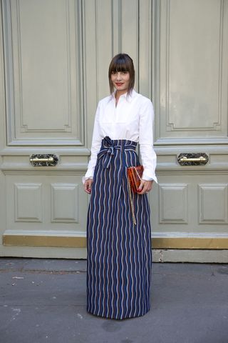 how-to-wear-a-maxi-skirt-and-not-look-dated-1828011-1467838693
