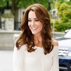 yes-even-kate-middleton-is-wearing-summers-biggest-trend-197125-square