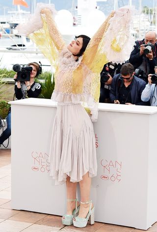 prediction-new-girl-soko-is-going-to-be-next-seasons-big-style-icon-1831039-1467993063