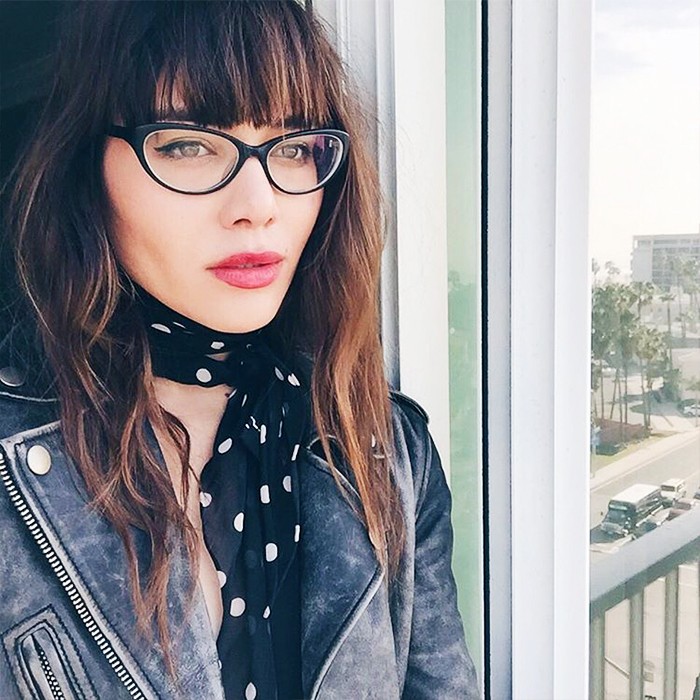 6-eyeglasses-that-are-fashion-girl-approved-1836170-1468452563