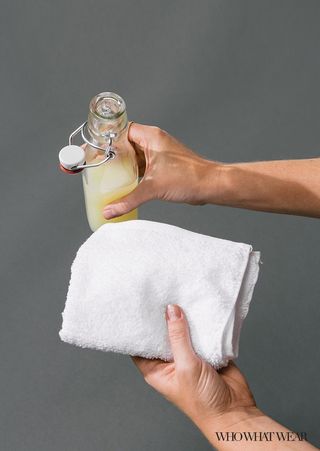 how-to-get-rid-of-yellow-underarm-stains-in-20-seconds-flat-1877986-1471906358