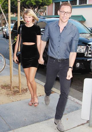 taylor-swift-just-wore-the-fanciest-flats-for-date-night-1853692-1469818323