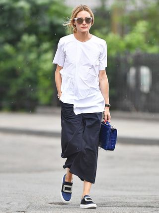 2-ways-to-wear-sneakers-to-work-courtesy-of-olivia-palermo-1855151-1470061557