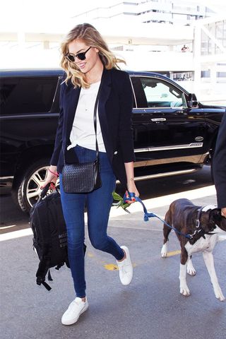 the-easiest-celebrity-airport-outfits-to-copy-1855758-1470091182