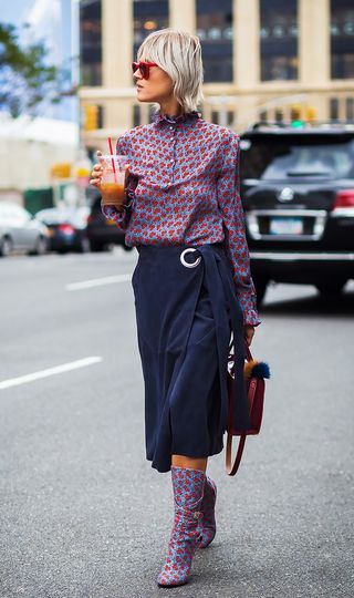 5-new-work-outfit-ideas-that-arent-boring-1870717-1471316378