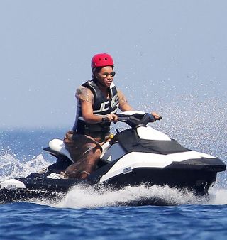 of-course-beyonce-goes-jet-skiing-in-a-fancy-outfit-1865286-1470866244