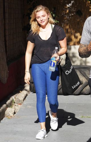 what-celebrities-would-never-wear-to-work-out-1867813-1471029463