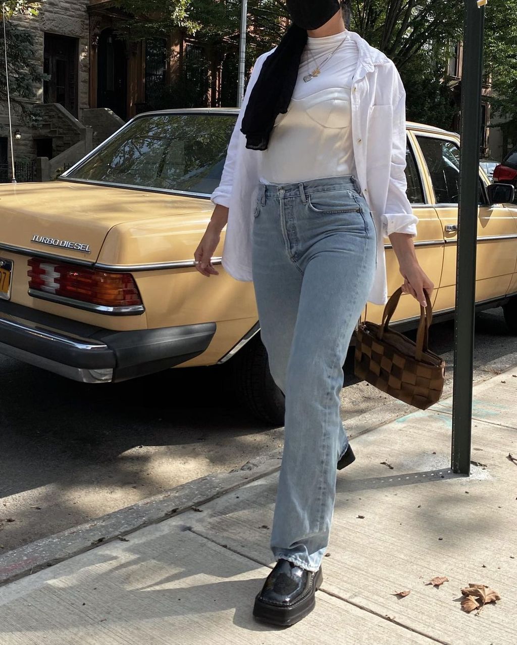 8 Easy High-Waisted Jeans Outfits That Are Eternally Chic | Who What Wear