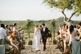 this-is-the-vogue-way-to-do-a-safari-wedding-1871148-1471362616