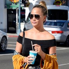 chrissy-teigen-shorts-and-duster-coat-200615-1471454565-square