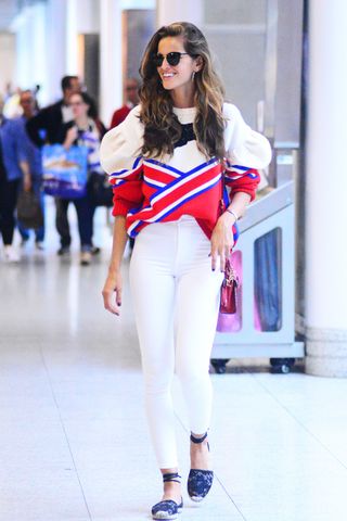 from-olivia-munn-to-olivia-palermo-the-best-dressed-celebs-of-the-week-1875348-1471584450