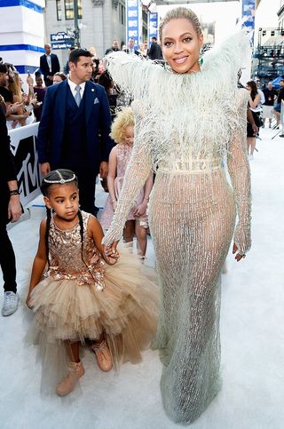 all-the-showstopping-vma-looks-you-need-to-see-1884773-1472427087