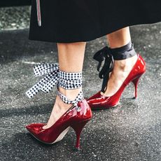 how-to-wear-red-patent-leather-pumps-201557-1472318251-square